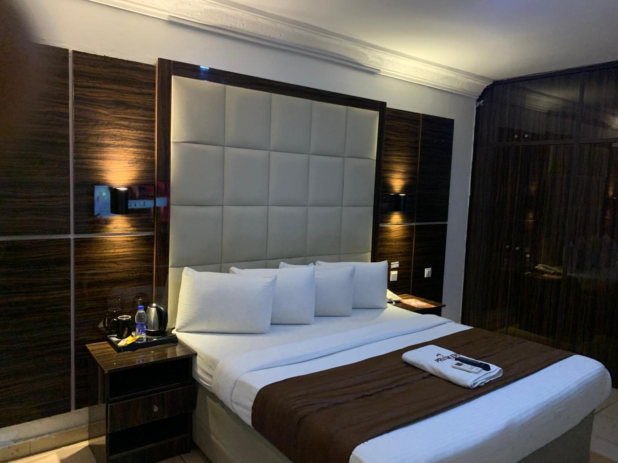 Presken @ Victoria Island Hotel Apese